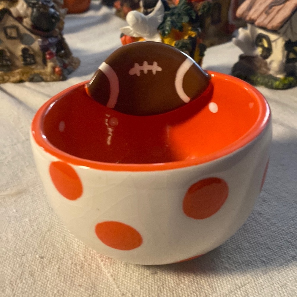 Super Cute! Coton Colors bowl. 4” diameter. No cracks/chips. Normal glaze wear.